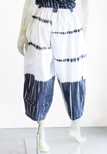 Load image into Gallery viewer, Moyuru Ikat Balloon Crop Pants
