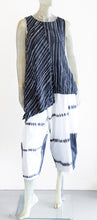 Load image into Gallery viewer, Moyuru Ikat Balloon Crop Pants
