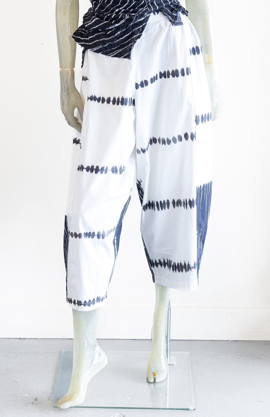 Moyuru Ikat Balloon Crop Pants