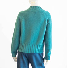 Load image into Gallery viewer, Van Kukil Kelly Green Funnel Neck Cashmere Sweater
