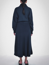 Load image into Gallery viewer, Paper Label Flowy Long Knit Skirt
