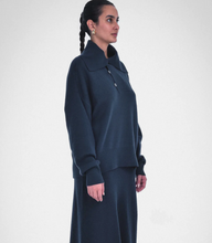 Load image into Gallery viewer, Paper Label Button Collar Pullover
