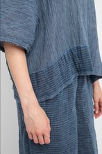 Load image into Gallery viewer, Ozai Linen Boxy Blouse
