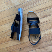 Load image into Gallery viewer, Black Cross Strap Sandal
