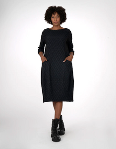 Niche Tulip Hem Black Dress
