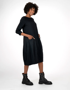 Niche Tulip Hem Black Dress