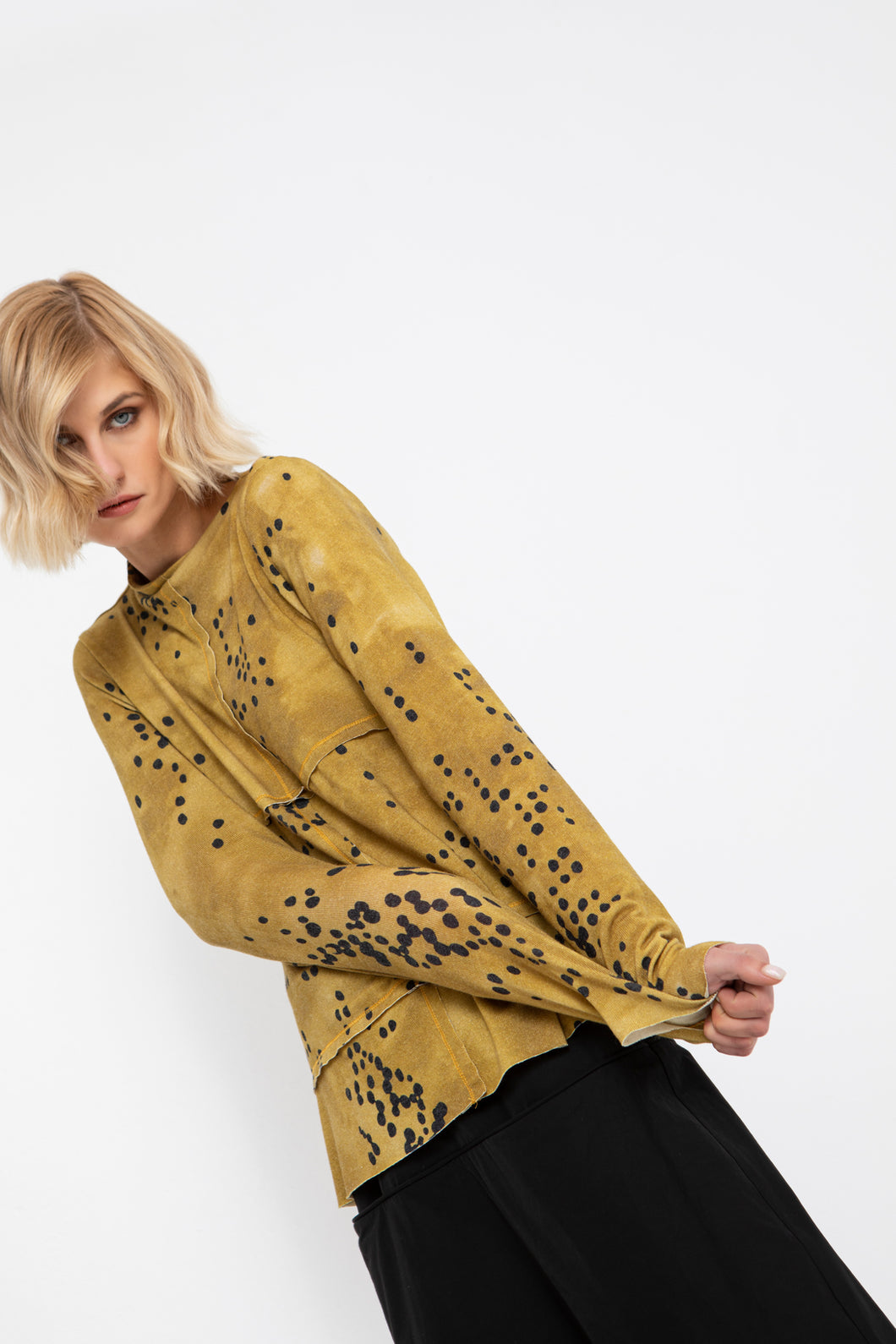 Ozai Dot Sweater Knit Blouse